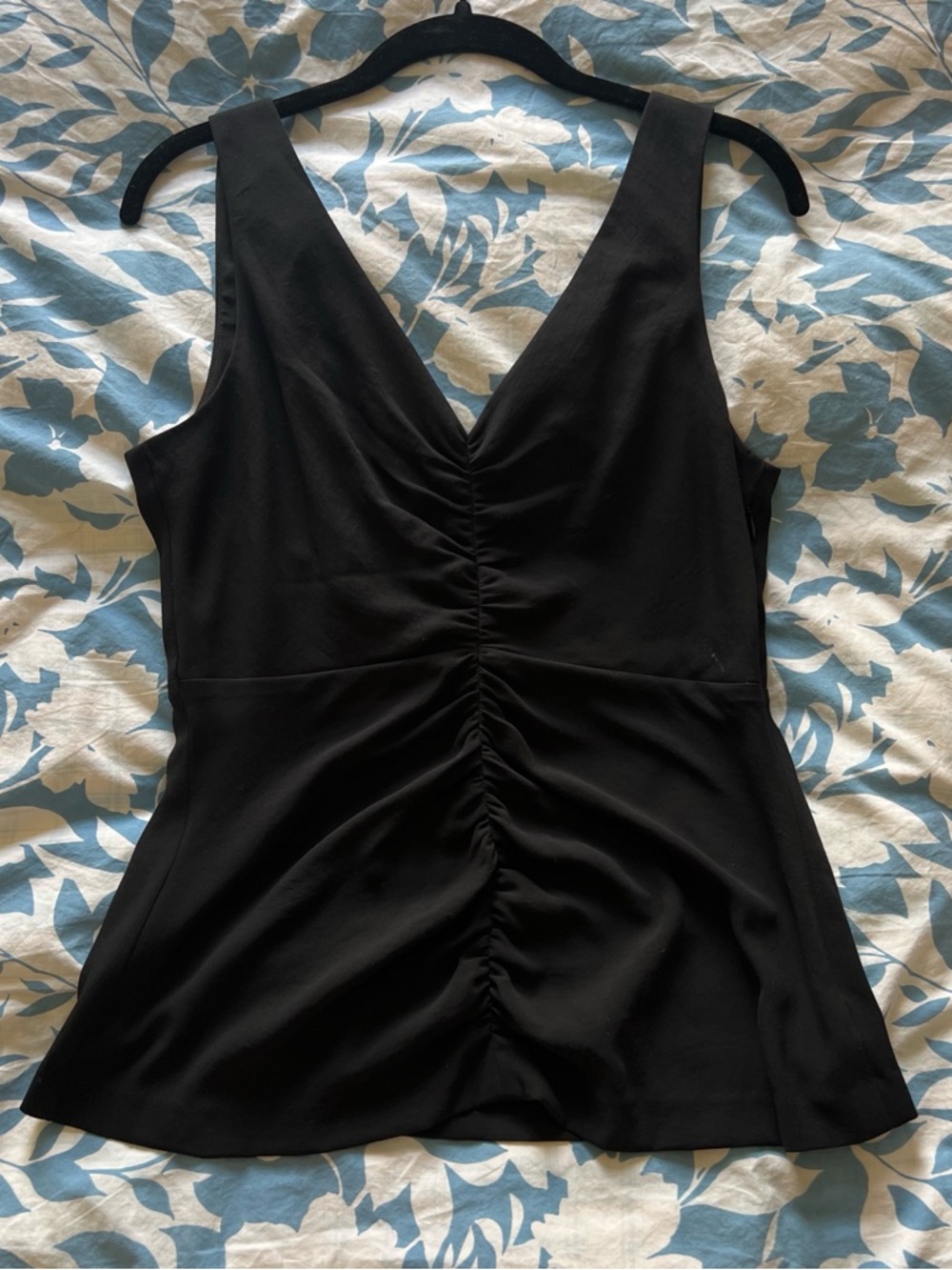 Theory Silk Black V-Neck Ruched Sleeveless Blouse